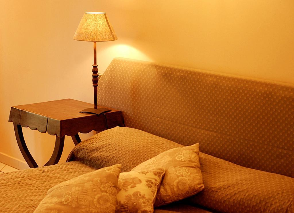 Hotel Les Mazets Des Roches Tarascon Phòng bức ảnh