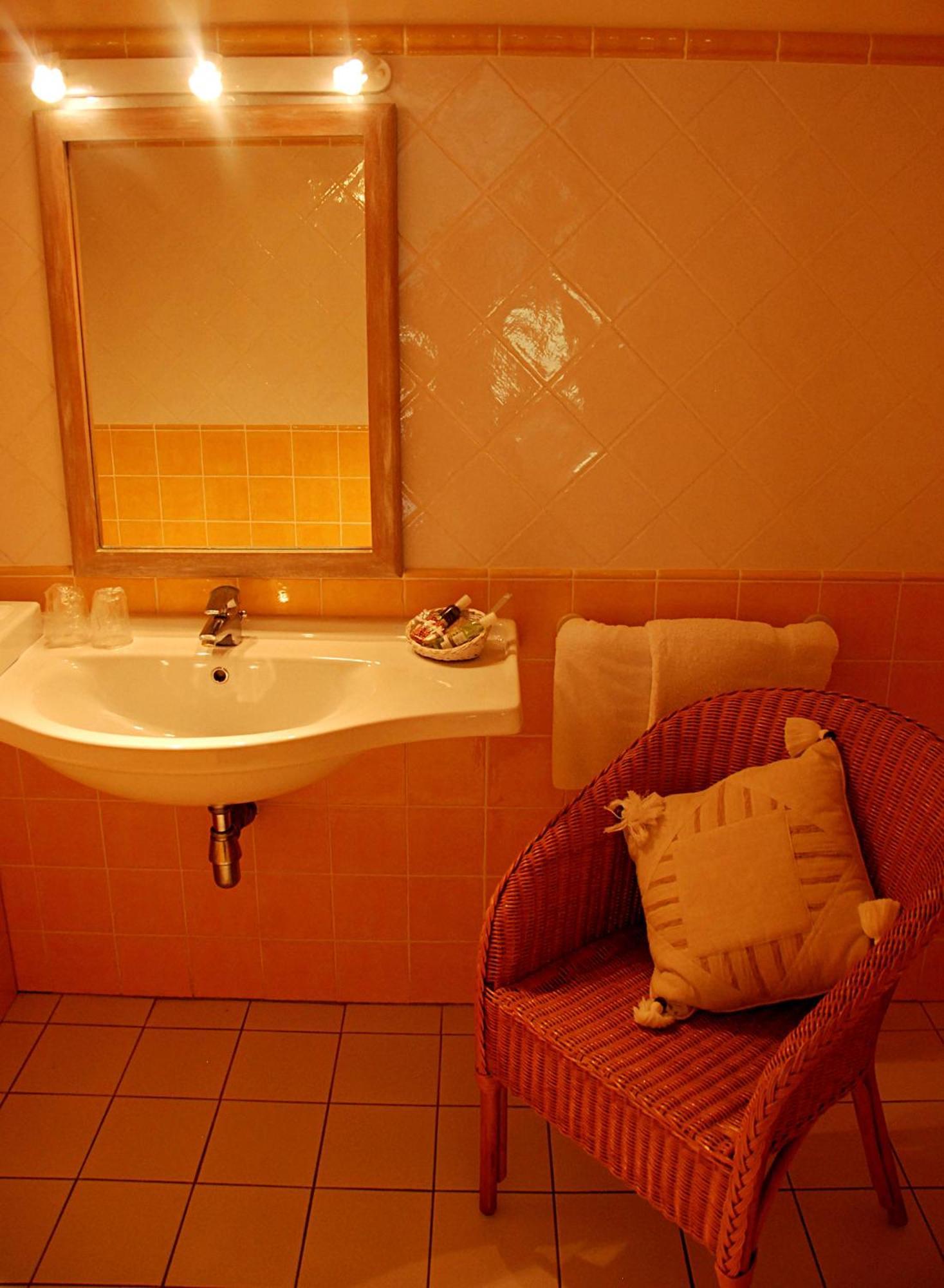 Hotel Les Mazets Des Roches Tarascon Phòng bức ảnh